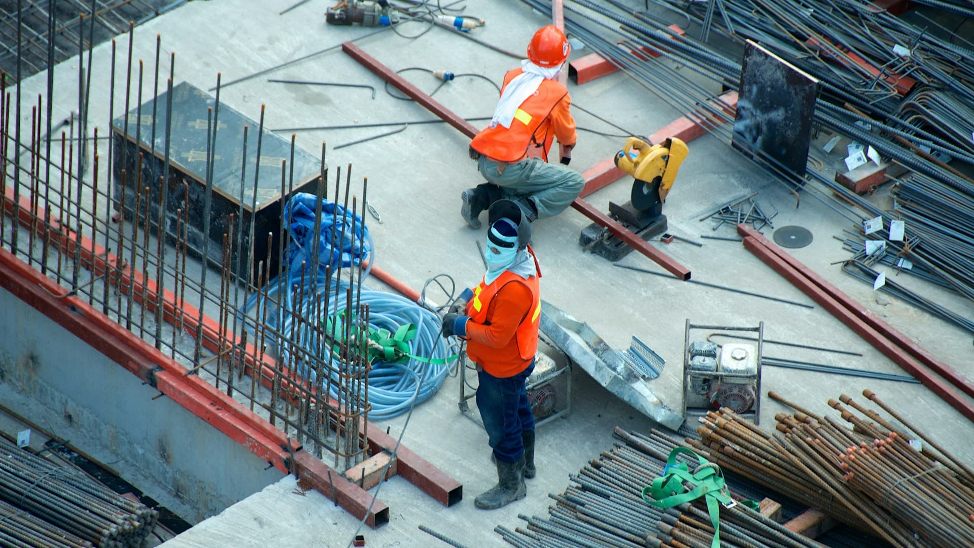 Handwerker bei der Arbeit – FM RENT Profi-Geräte in München-West